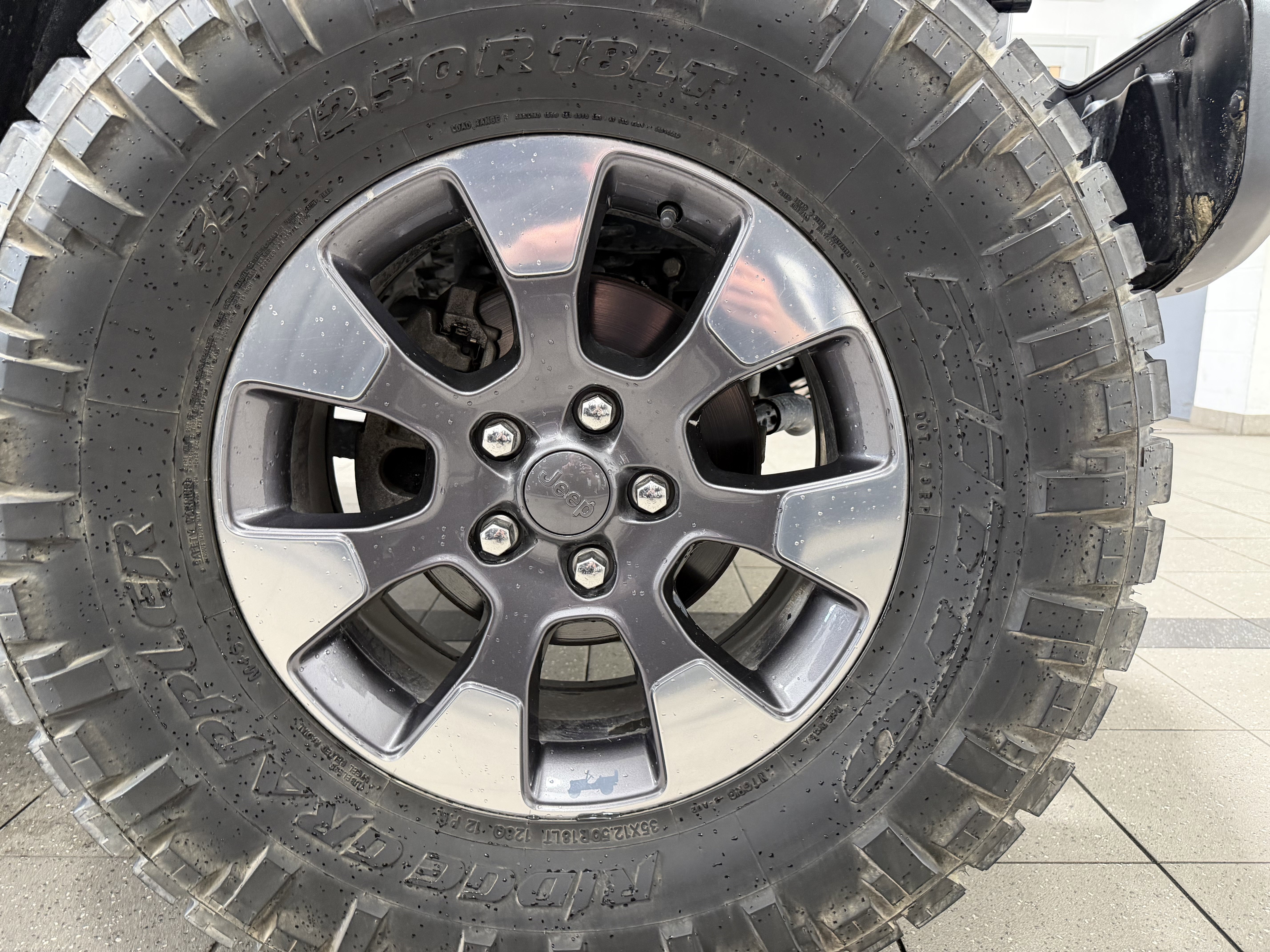 Used 2018 Jeep Wrangler Unlimited Sahara image 2