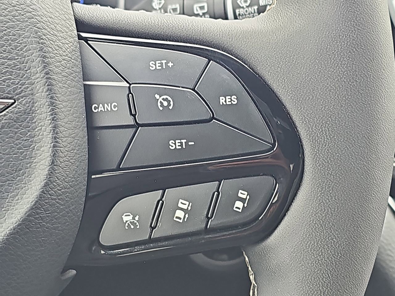 Used 2025 Chrysler Pacifica Limited image 24