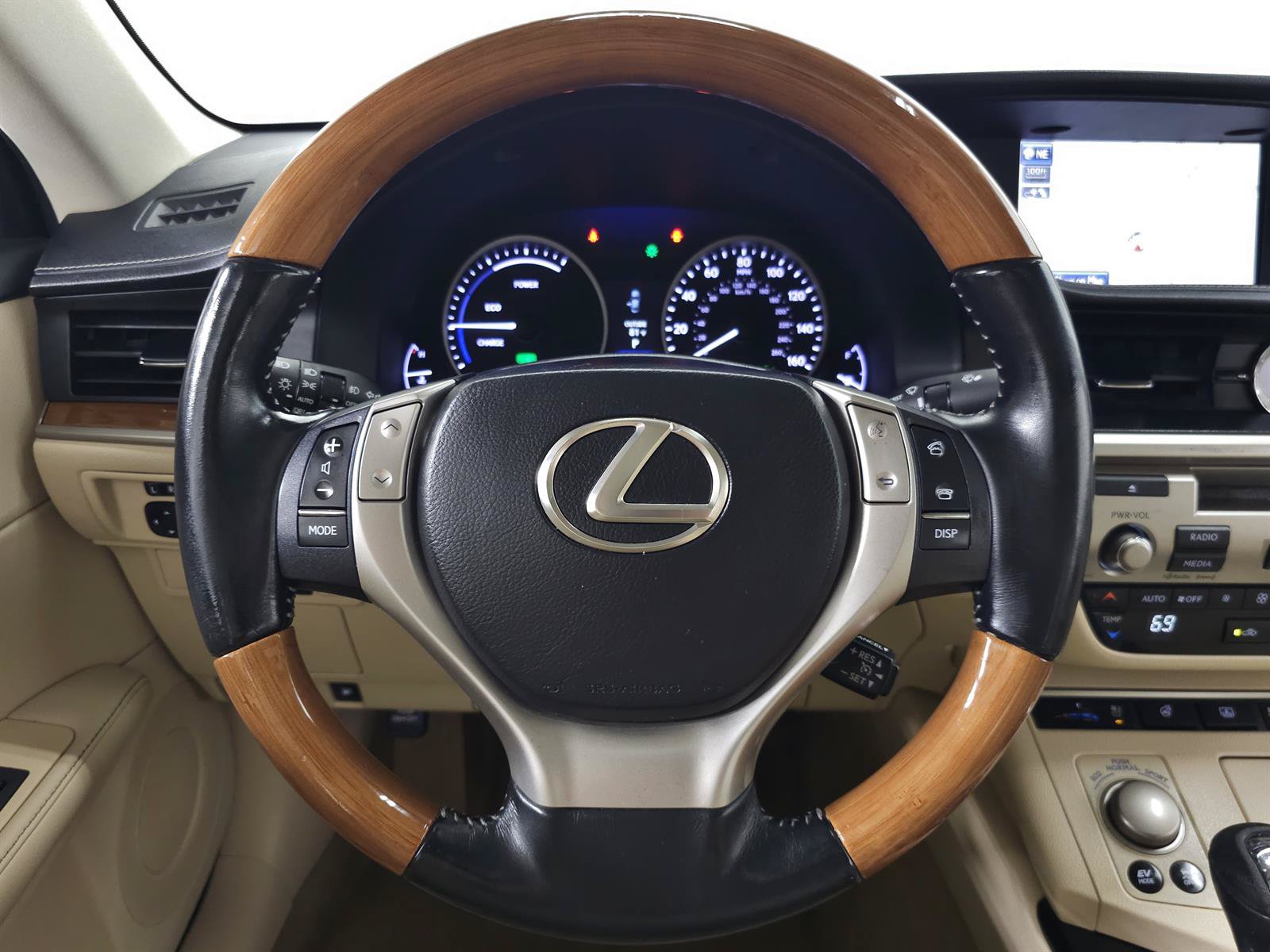 Used 2014 Lexus ES 300h w/ Luxury Package w/Bamboo Trim FWD image 18