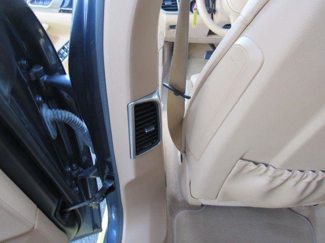 Used 2014 Porsche Panamera 4 image 33