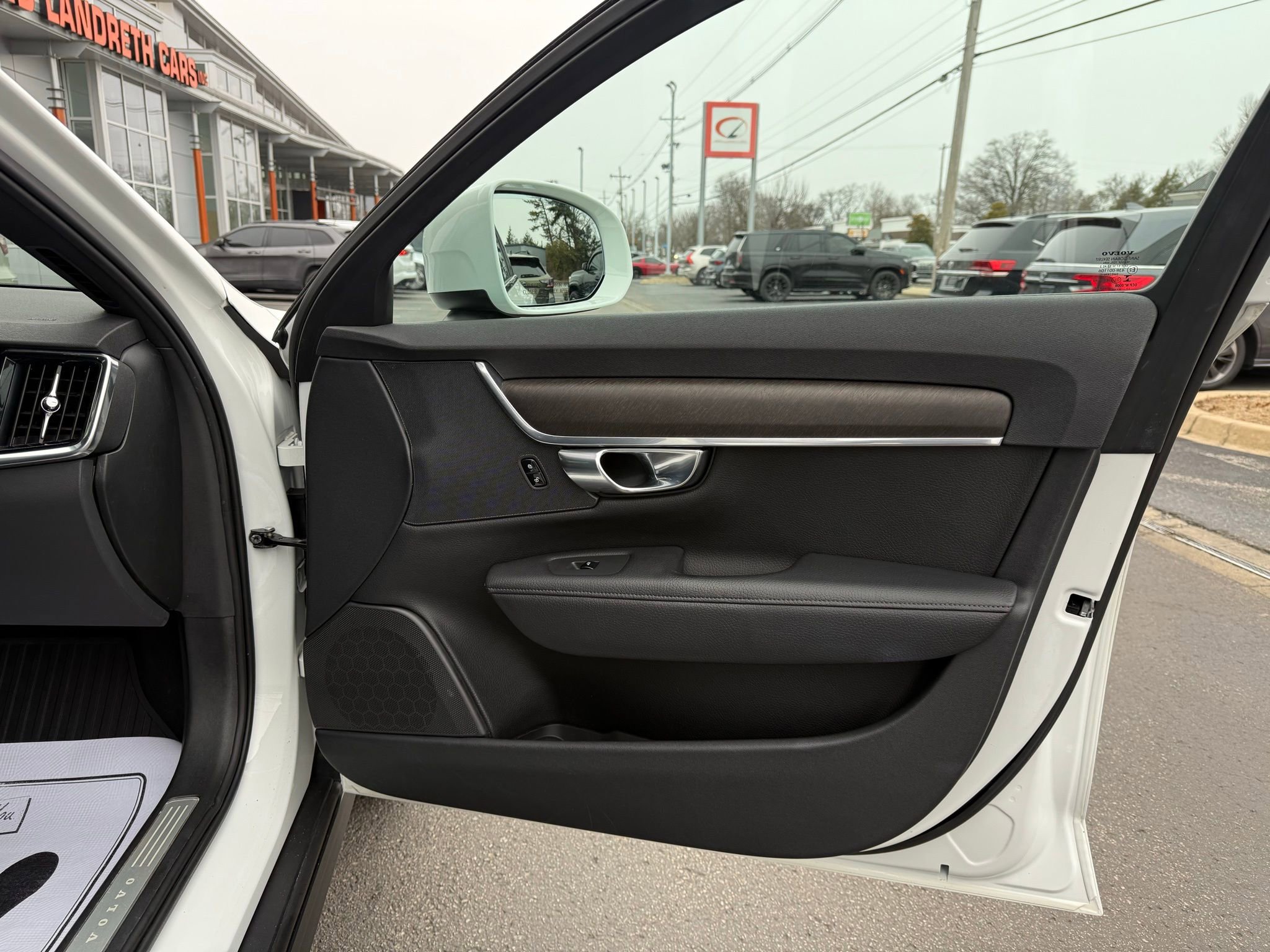 Used 2018 Volvo V90 T5 Cross Country w/ Convenience Package image 20