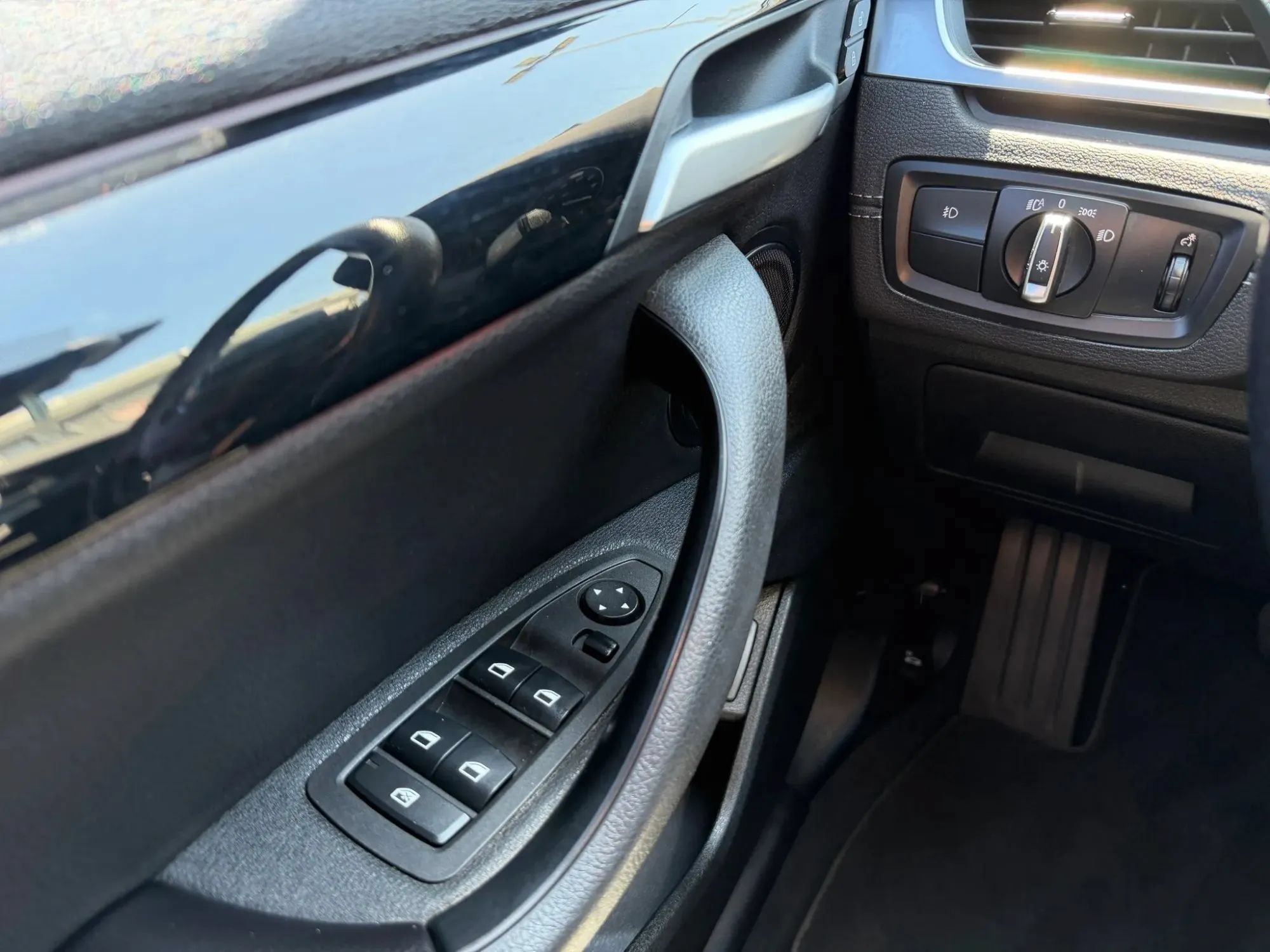 Used 2018 BMW X2 sDrive28i FWD image 25