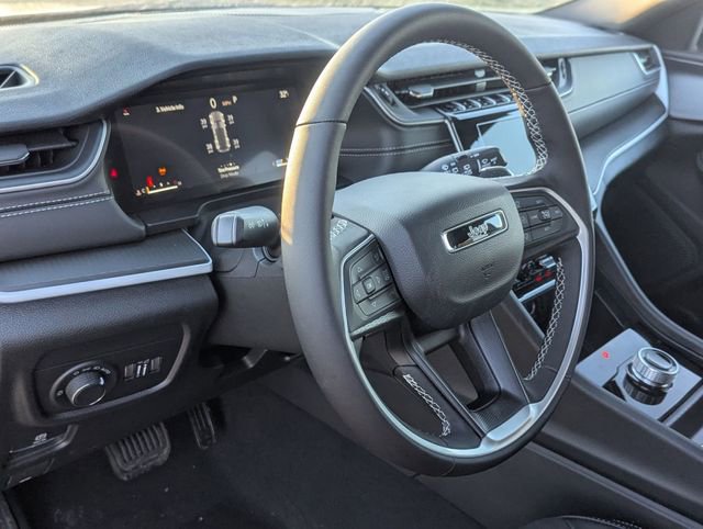 New 2025 Jeep Grand Cherokee Laredo image 10