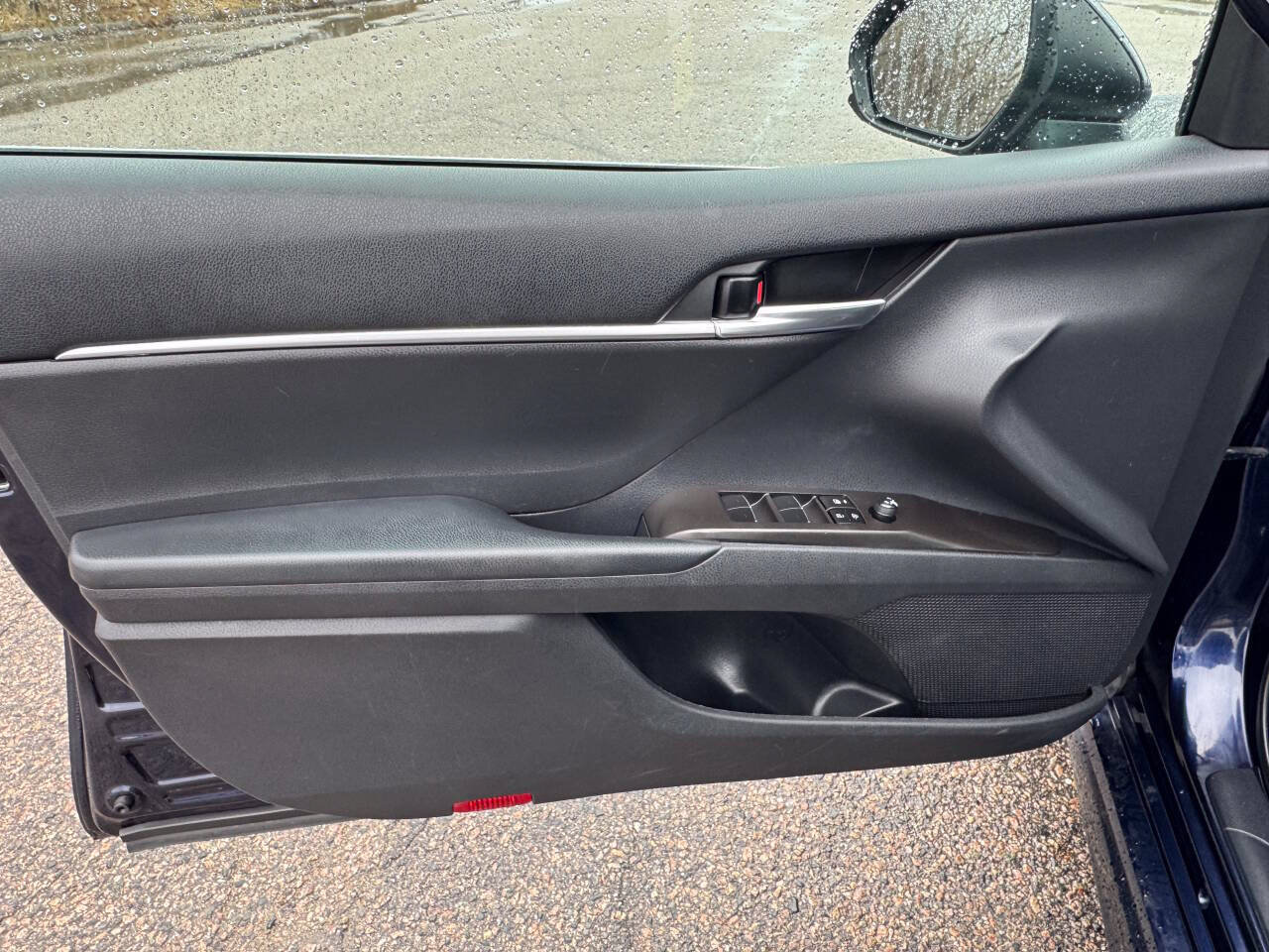 Used 2021 Toyota Camry SE FWD image 11