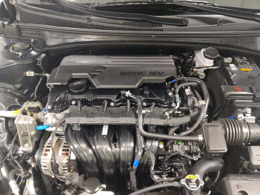 Used 2025 Hyundai Elantra SE FWD image 30