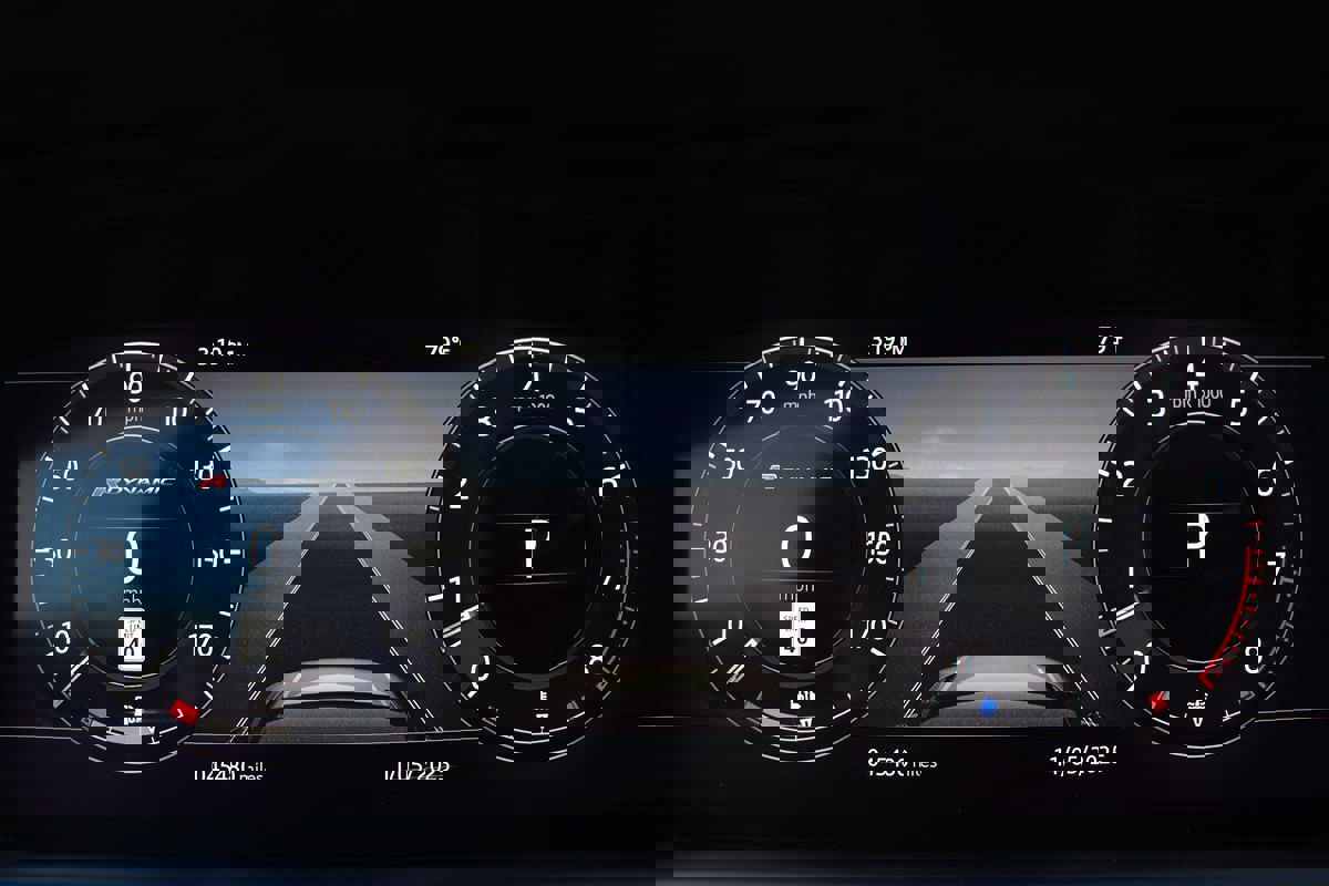 Used 2018 Land Rover Range Rover Velar R-Dynamic SE image 21