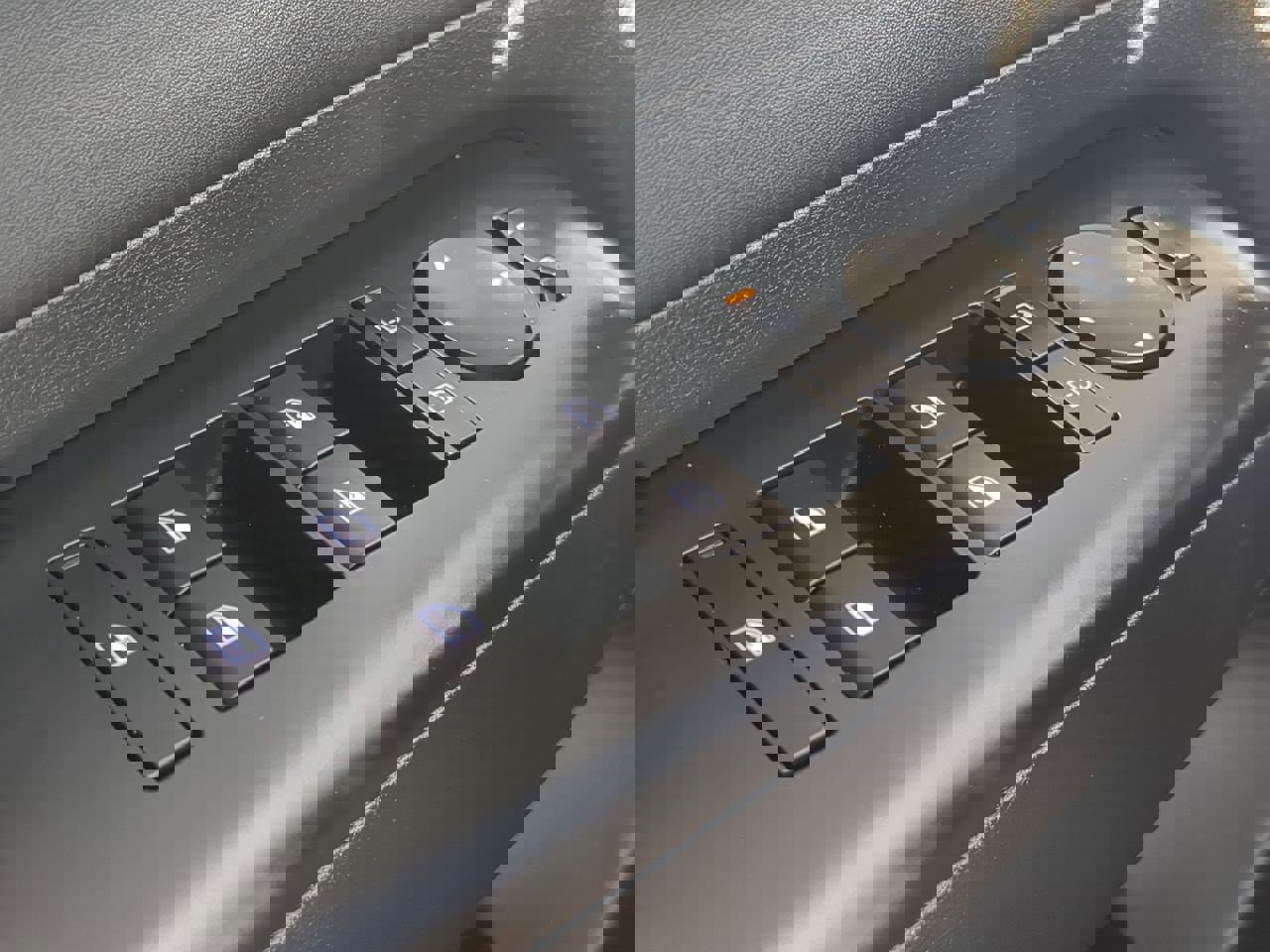 Used 2024 Hyundai Kona Limited image 24