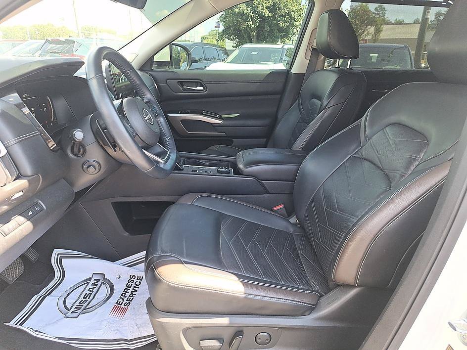 Used 2023 Nissan Pathfinder Platinum w/ Cargo Package AWD/4WD image 11