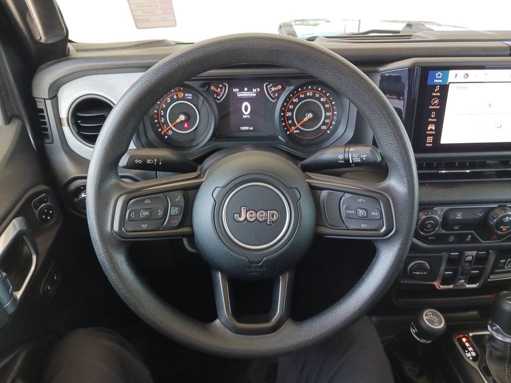 Used 2025 Jeep Gladiator Sport AWD/4WD image 16