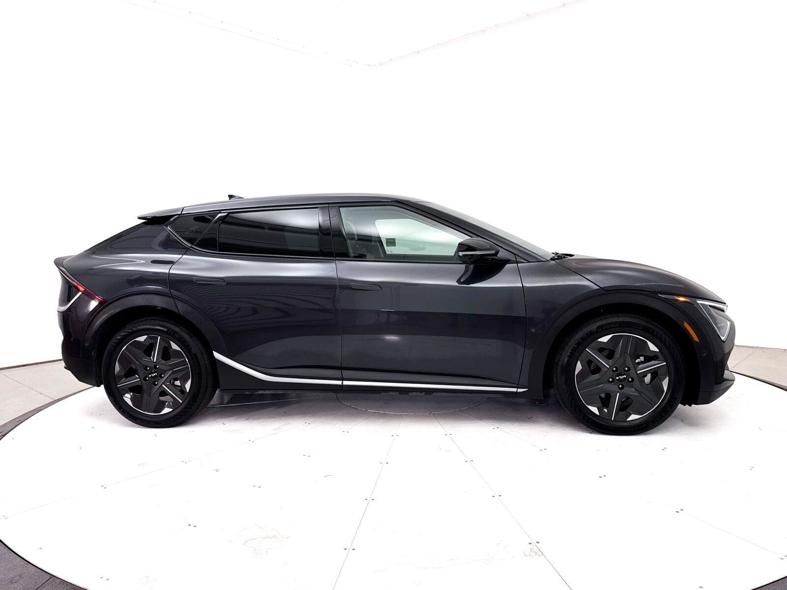 Used 2025 Kia EV6 Light w/ Light LR Technology Package RWD image 40