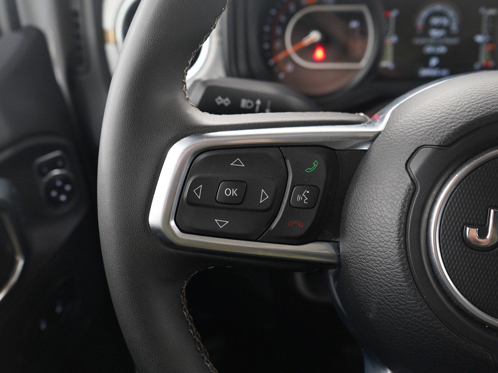 Used 2025 Jeep Wrangler Sahara image 25