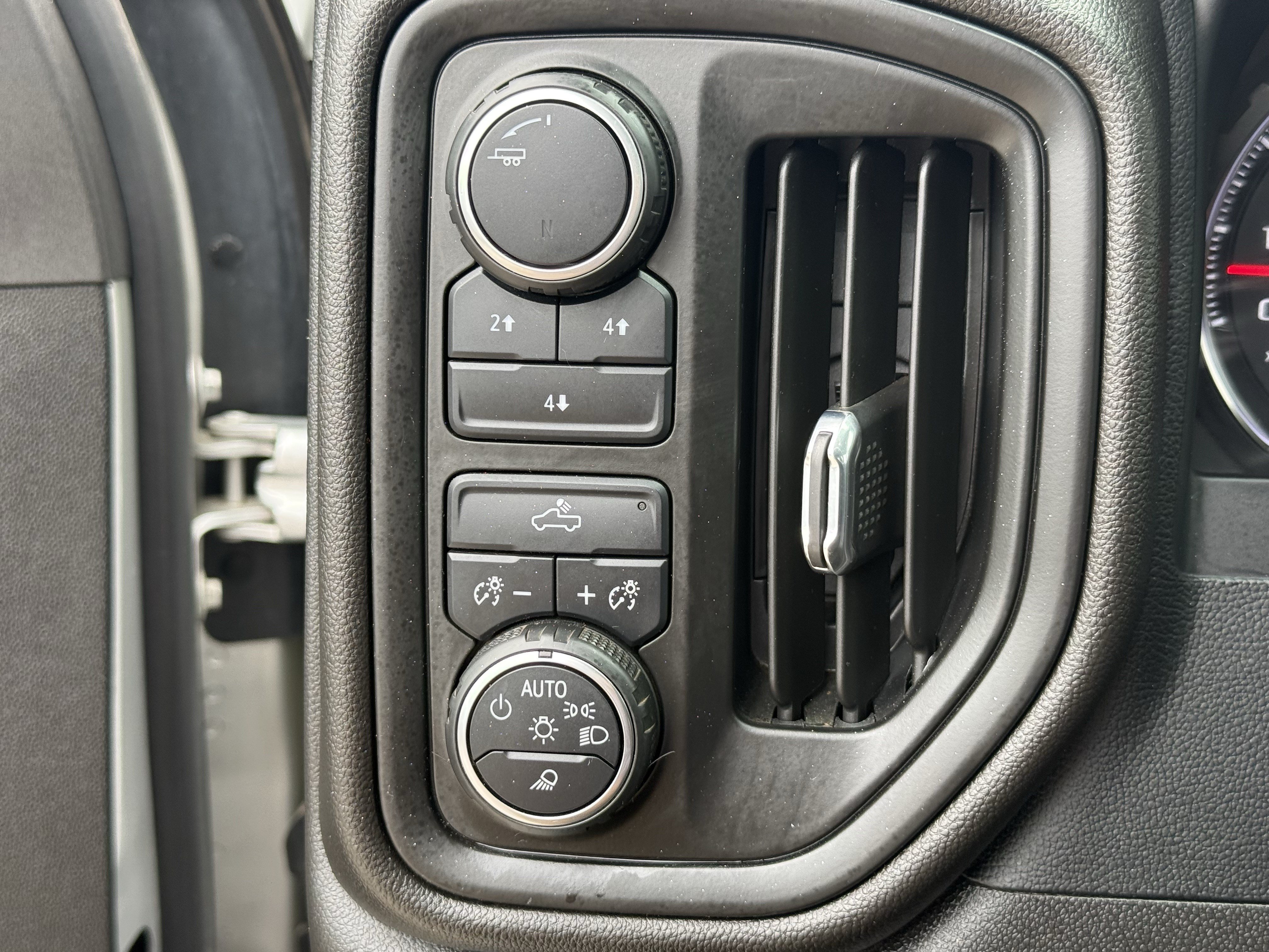 Used 2022 Chevrolet Silverado 2500 Custom w/ Custom Value Package AWD/4WD image 23