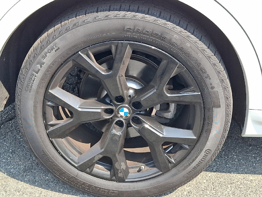 Used 2025 BMW X7 xDrive40i w/ Premium Package AWD/4WD image 9