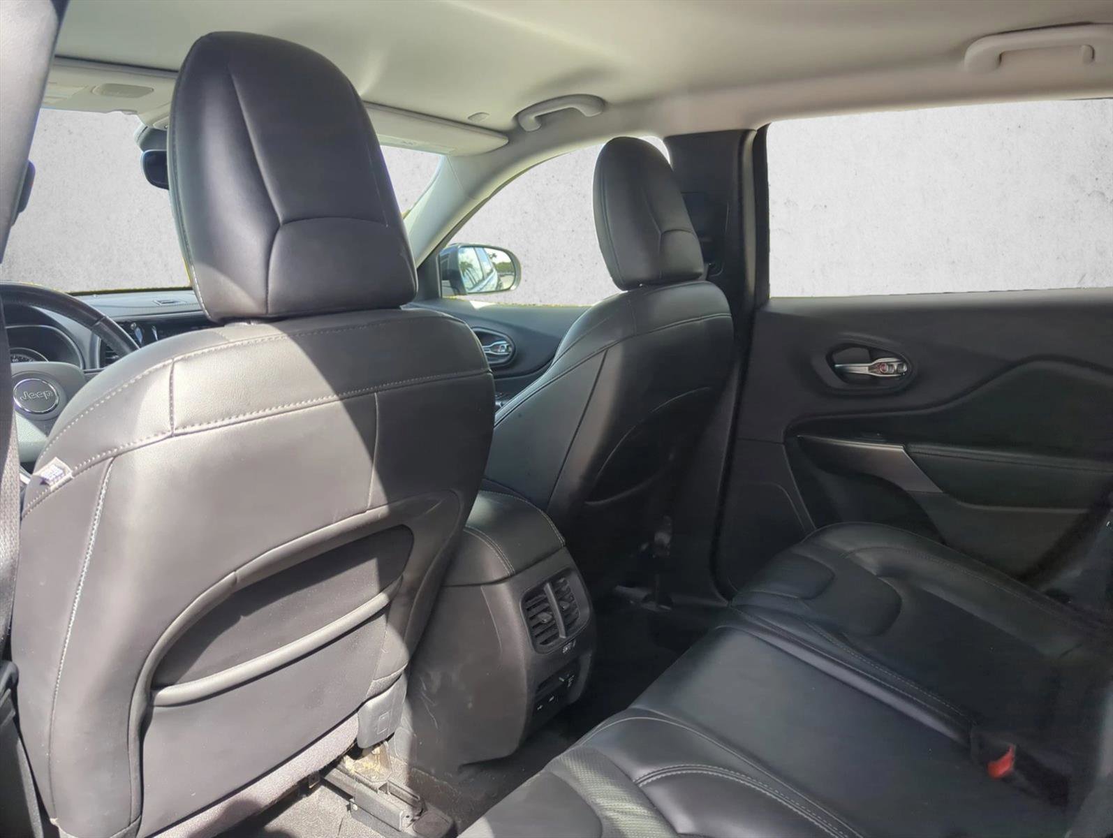 Used 2020 Jeep Cherokee Limited FWD image 14