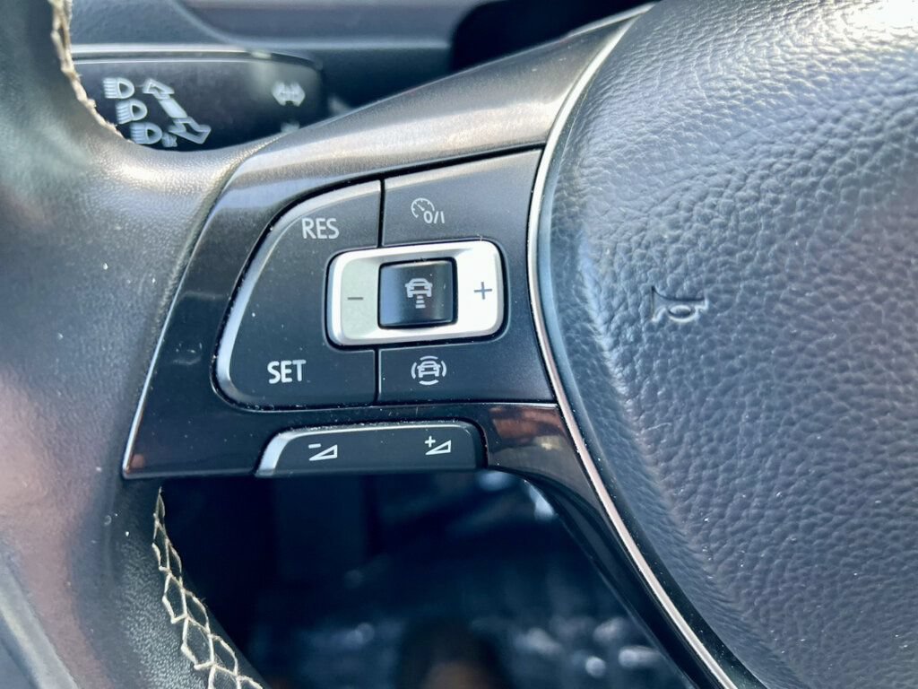 Used 2021 Volkswagen Tiguan SEL AWD/4WD image 18