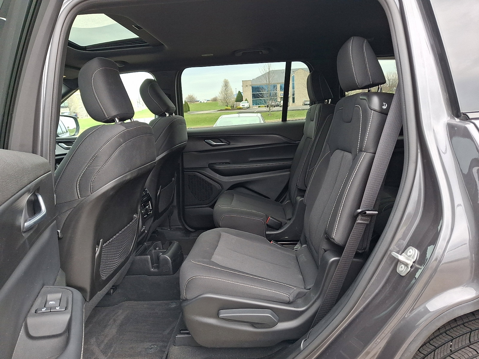 Used 2025 Jeep Grand Cherokee L Laredo w/ Luxury Tech Group I image 10