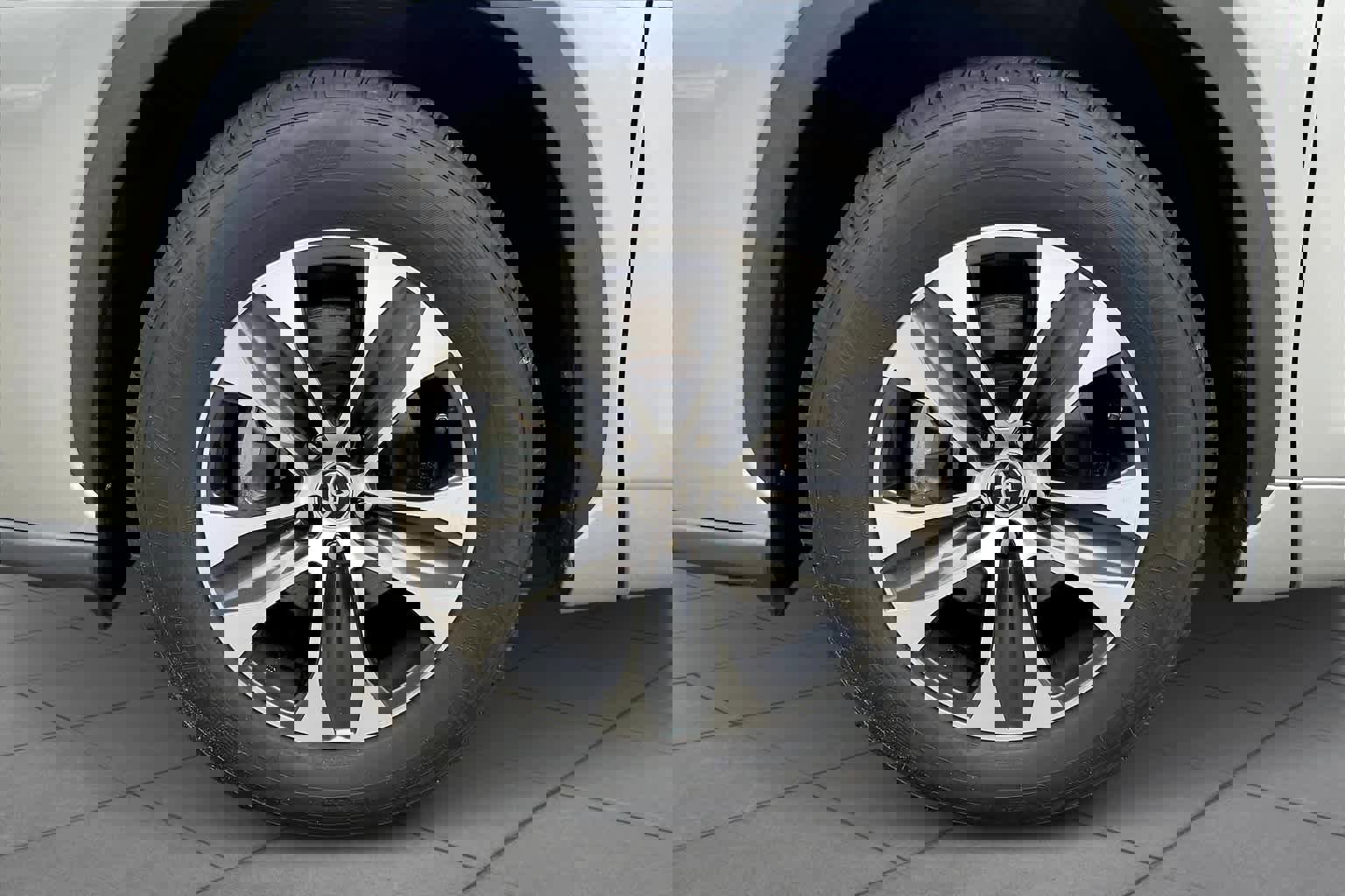 Used 2021 Toyota Highlander XLE image 11