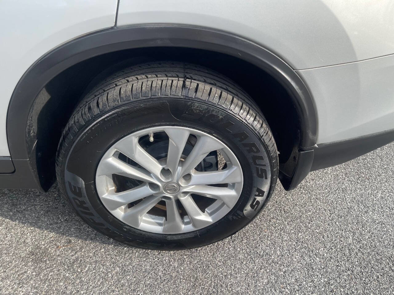 Used 2014 Nissan Rogue SV w/ SV Premium Package image 7