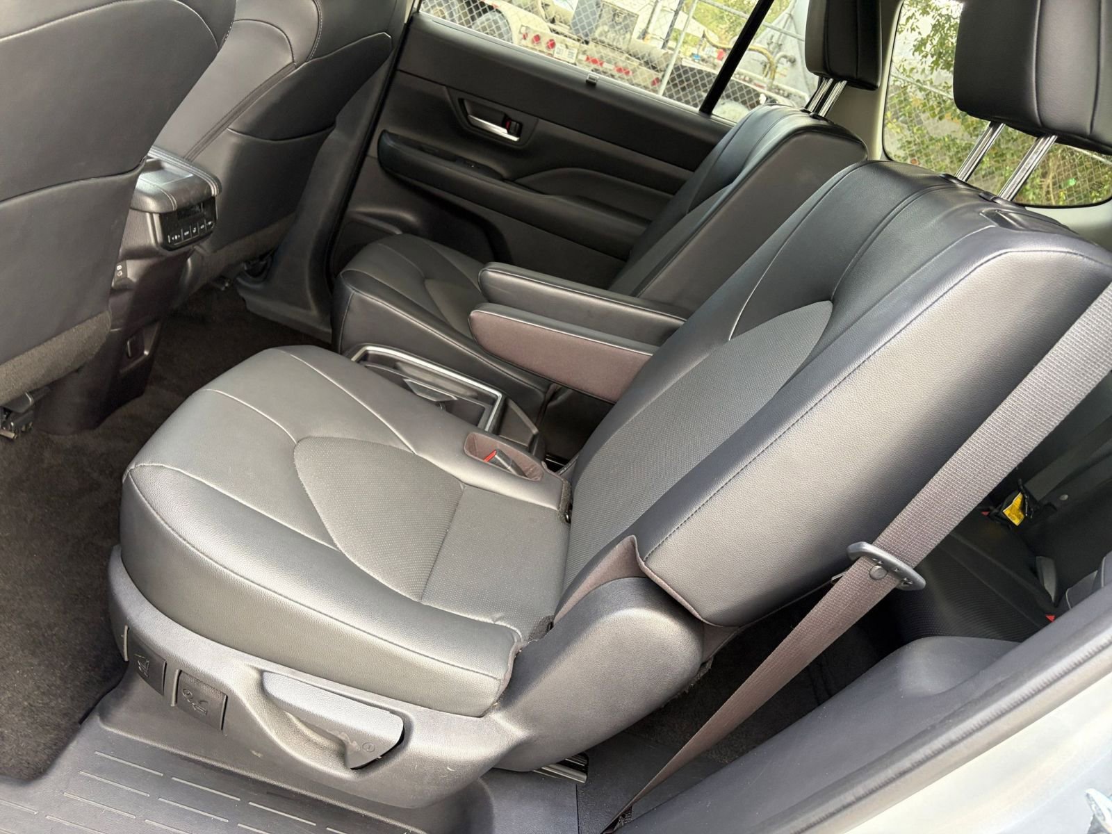 Used 2025 Toyota Grand Highlander FWD image 32
