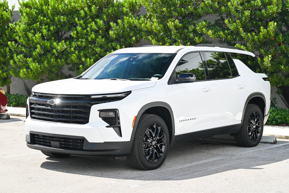 Used 2026 Chevrolet Traverse LT w/ Midnight/Sport Edition FWD image 1