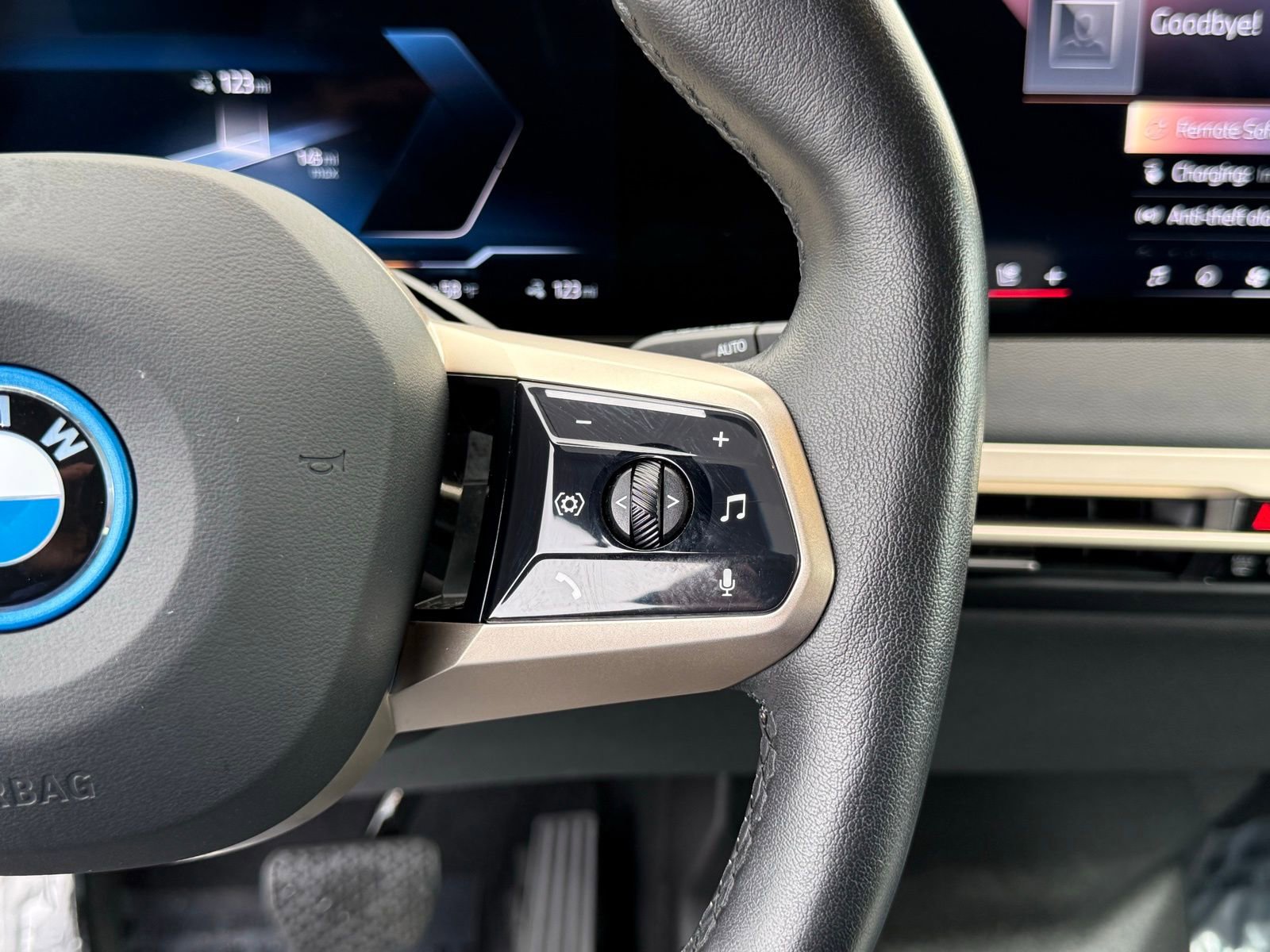 Used 2024 BMW iX xDrive50 w/ Radiant Heating Package image 27