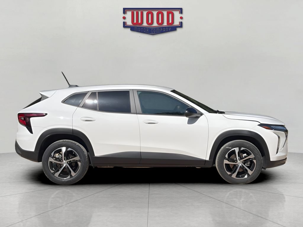 Used 2025 Chevrolet Trax RS w/ Driver Confidence Package FWD image 2