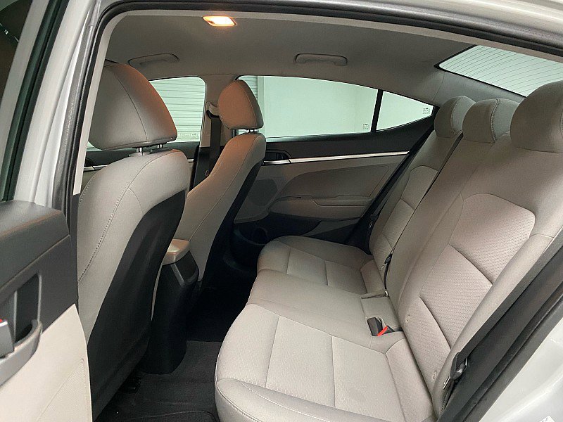 Used 2019 Hyundai Elantra SE image 11