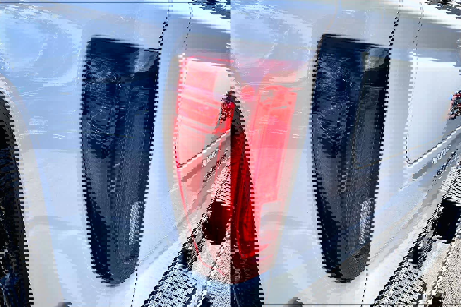 Used 2023 GMC Sierra 1500 AT4 image 28