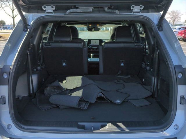 Certified 2025 Toyota Highlander XSE image 18