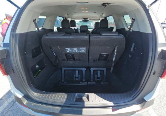 Used 2025 Kia Carnival FWD image 7