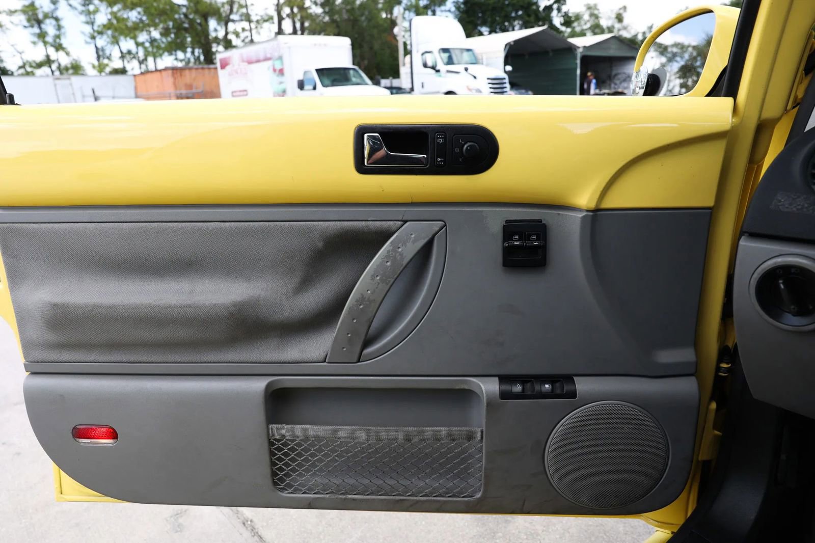 Used 2005 Volkswagen Beetle GL image 33