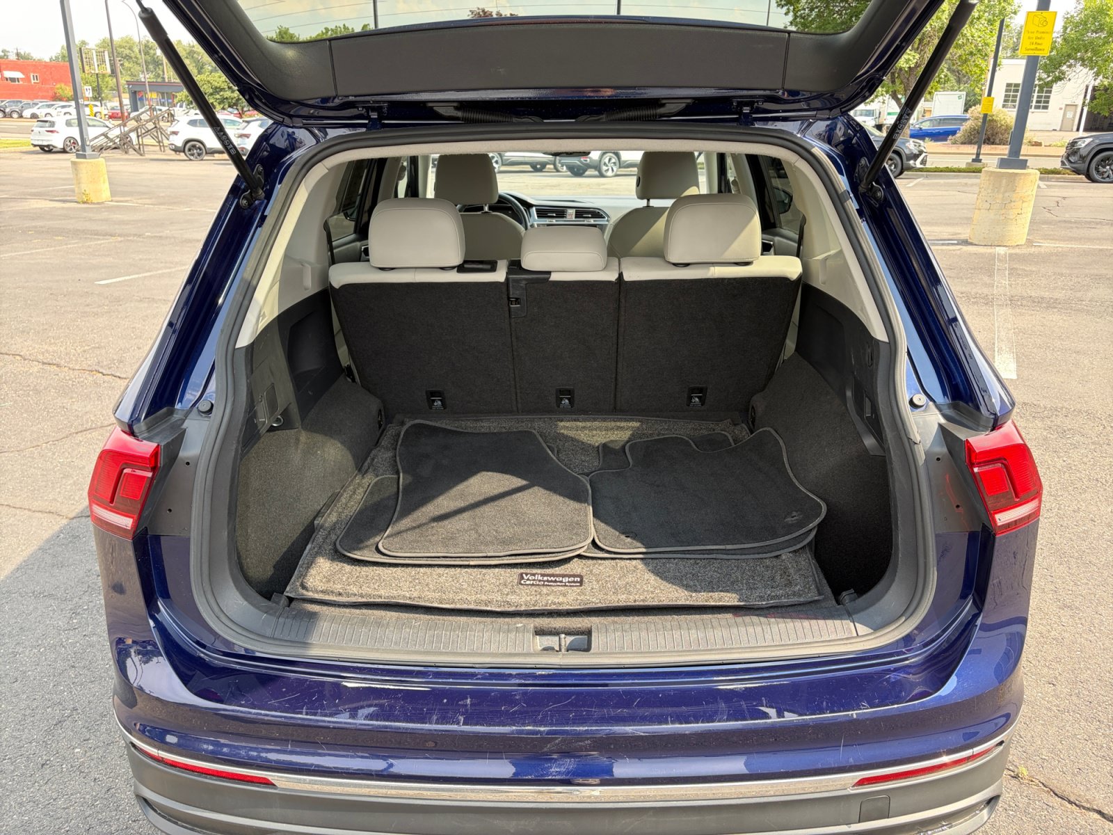 Used 2024 Volkswagen Tiguan SE AWD/4WD image 34