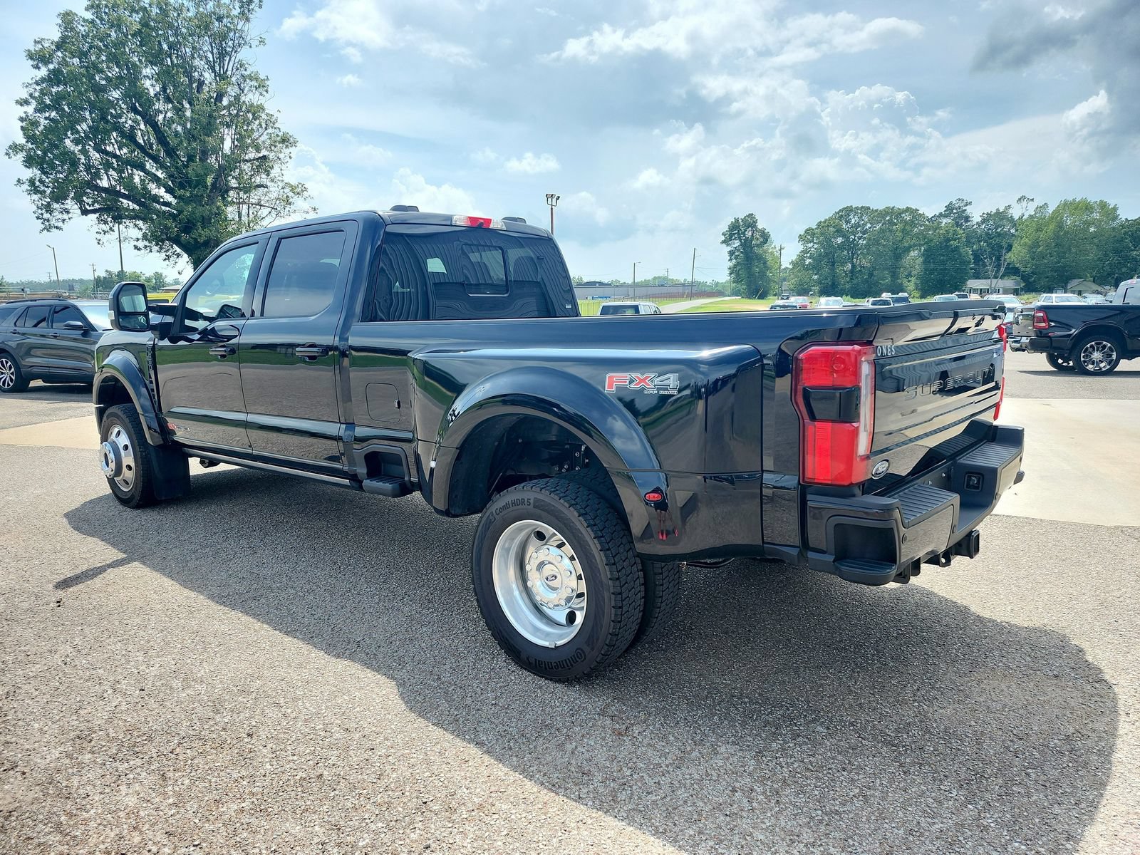 Used 2026 Ford F450 Platinum w/ FX4 Off-Road Package AWD/4WD image 5