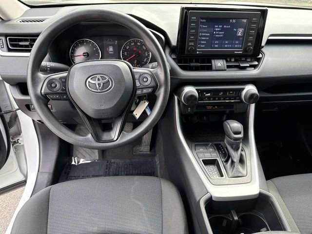 Used 2022 Toyota RAV4 LE image 17