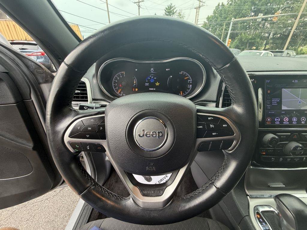 Used 2019 Jeep Grand Cherokee Laredo w/ 18" Wheel & 8.4" Radio Group AWD/4WD image 22