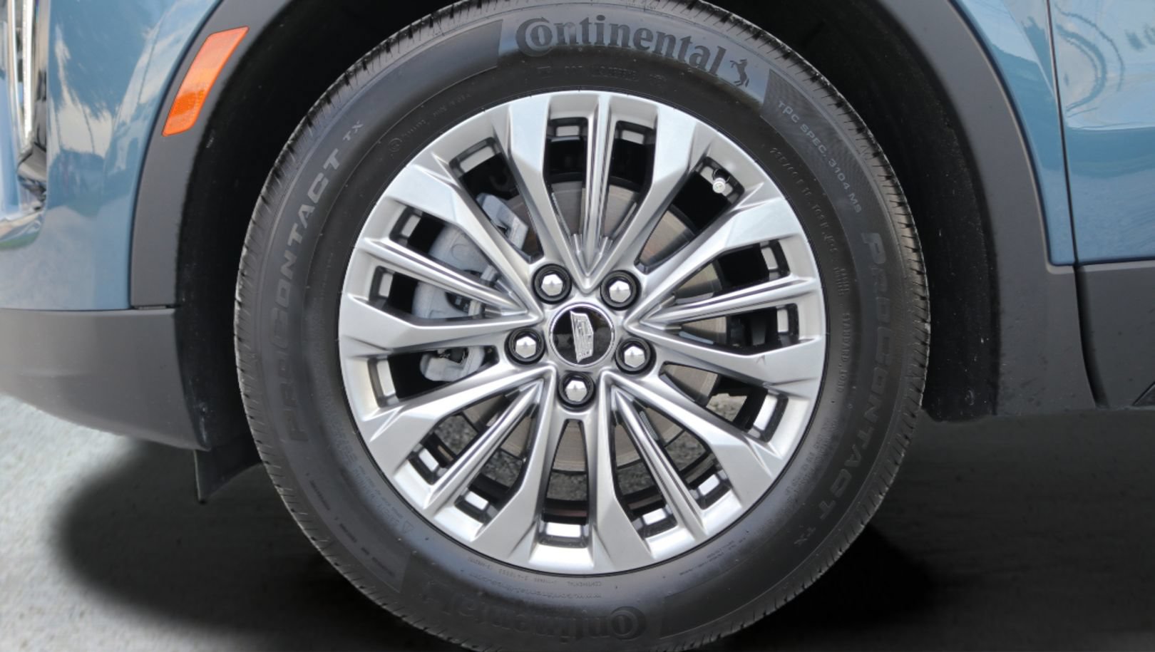 Certified 2025 Cadillac XT4 Premium Luxury FWD image 9