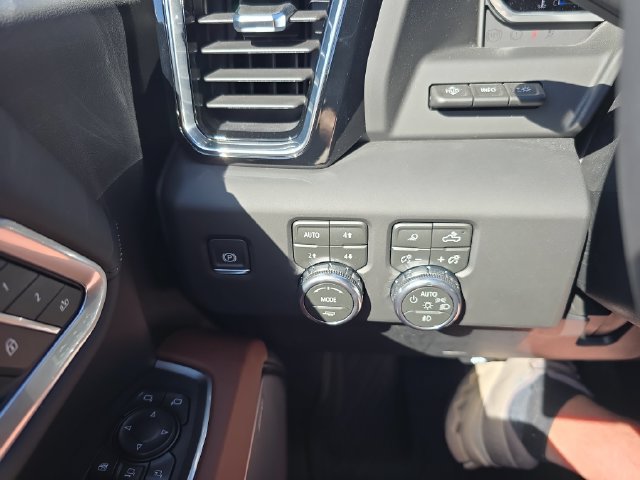 New 2026 GMC Sierra 3500 Denali Ultimate AWD/4WD image 21