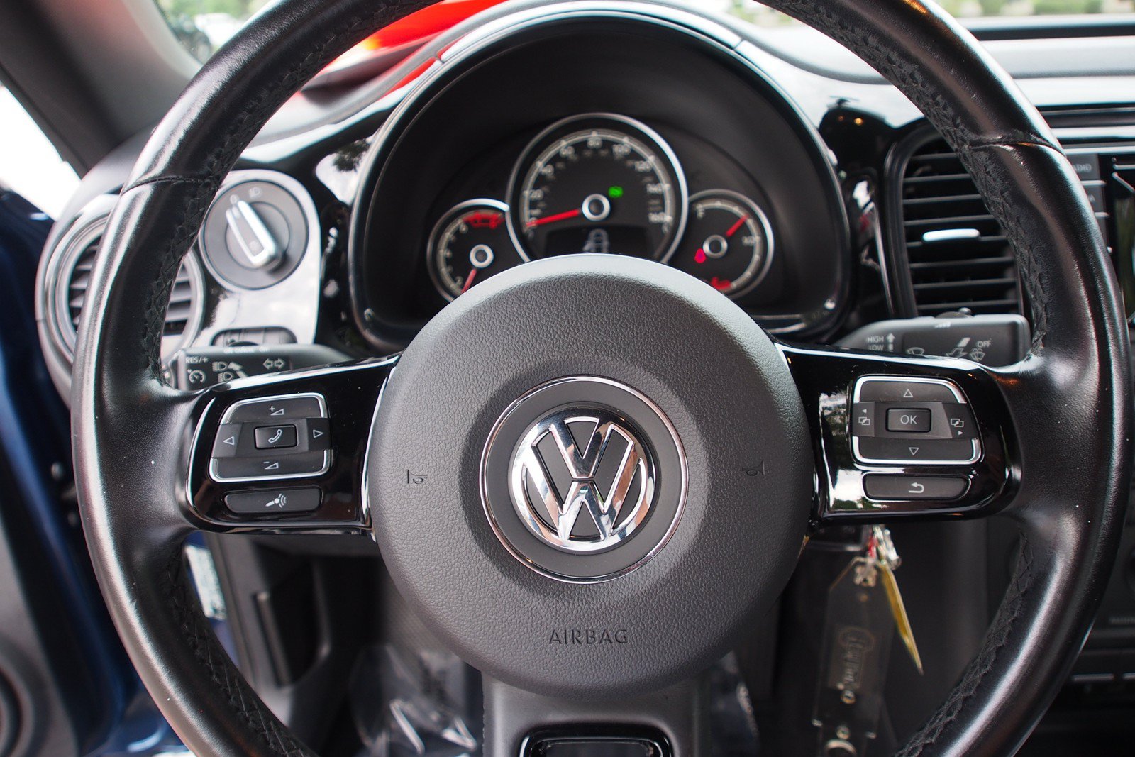 Used 2018 Volkswagen Beetle 2.0T S FWD image 21