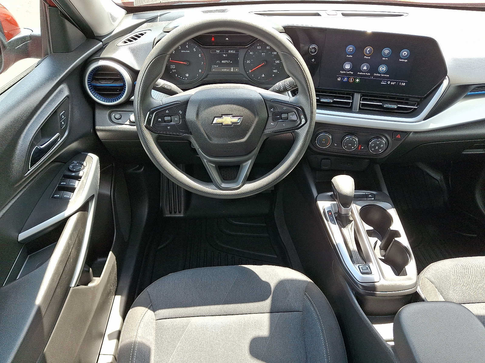 Used 2024 Chevrolet Trax LS w/ LS Convenience Package FWD image 11