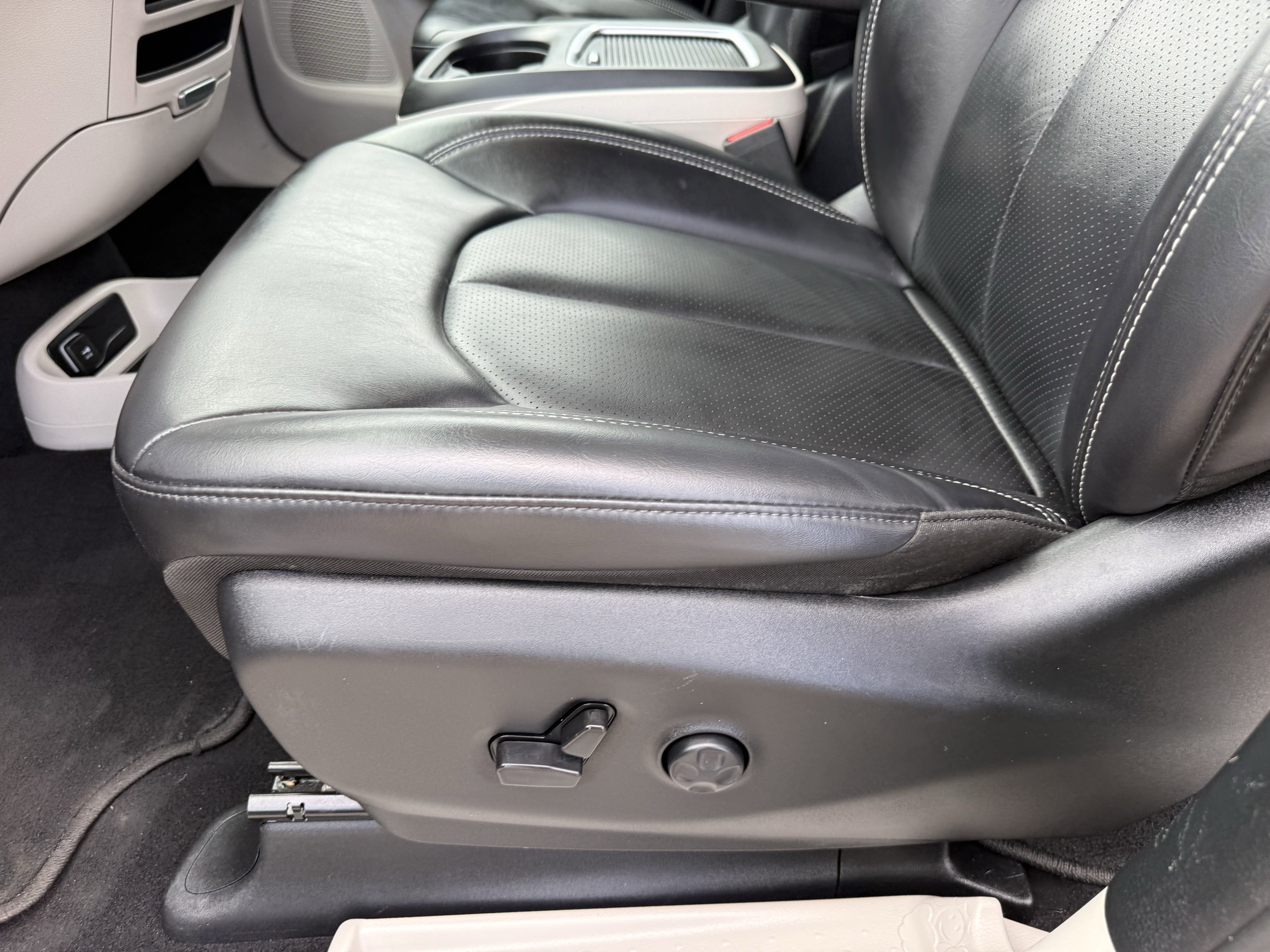 Used 2023 Chrysler Pacifica Touring-L image 27