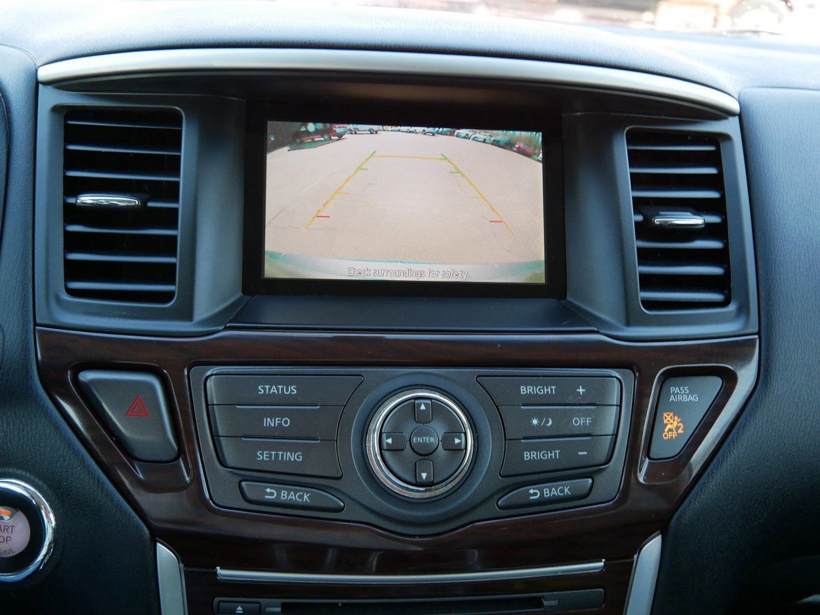 Used 2015 Nissan Pathfinder SL image 19