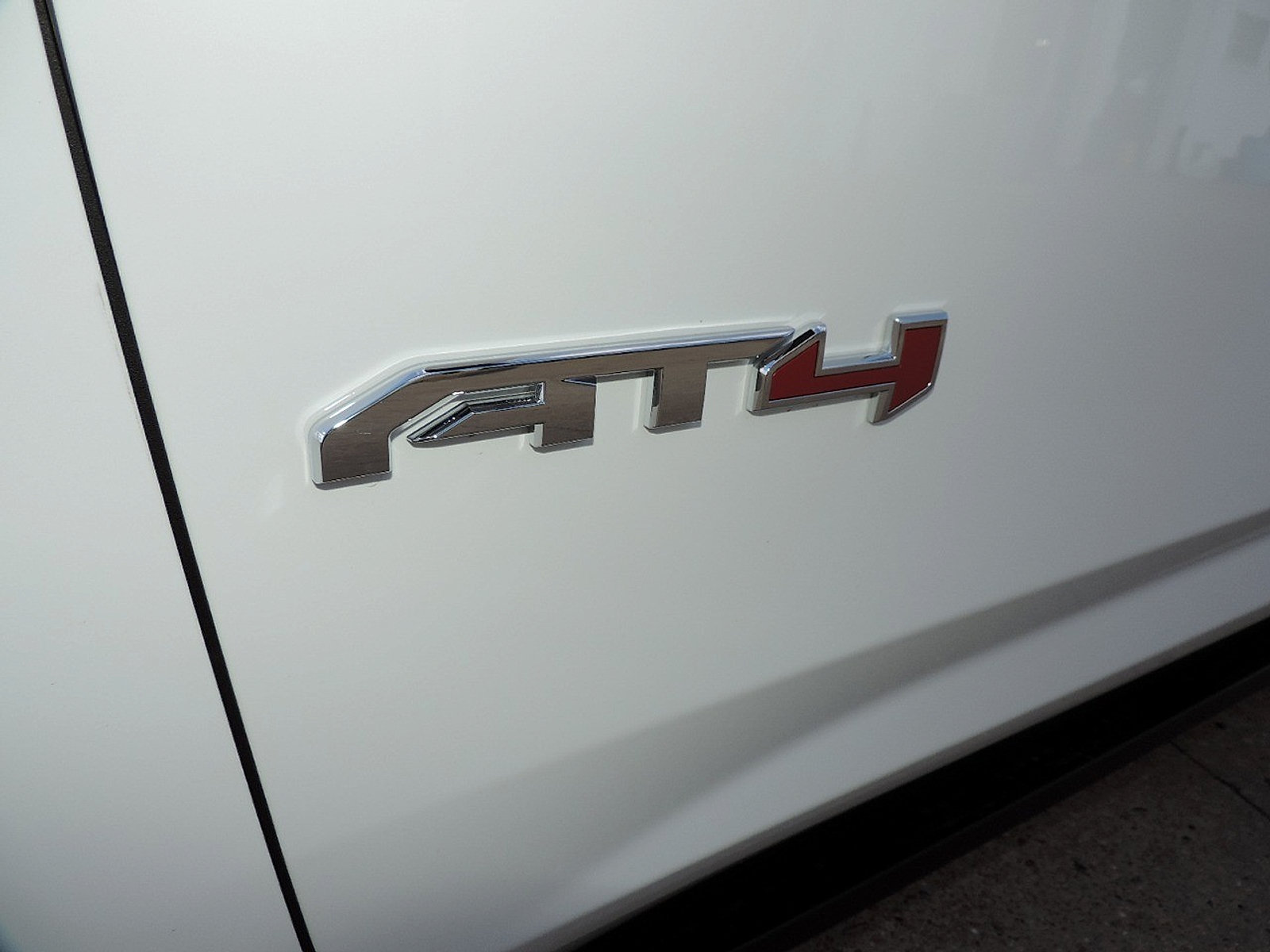New 2026 GMC Yukon XL AT4 w/ AT4 Premium Plus Package AWD/4WD image 17