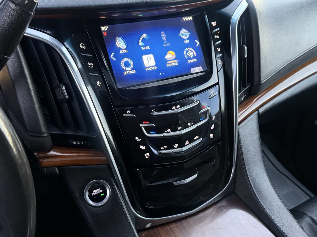 Used 2015 Cadillac Escalade Luxury image 32