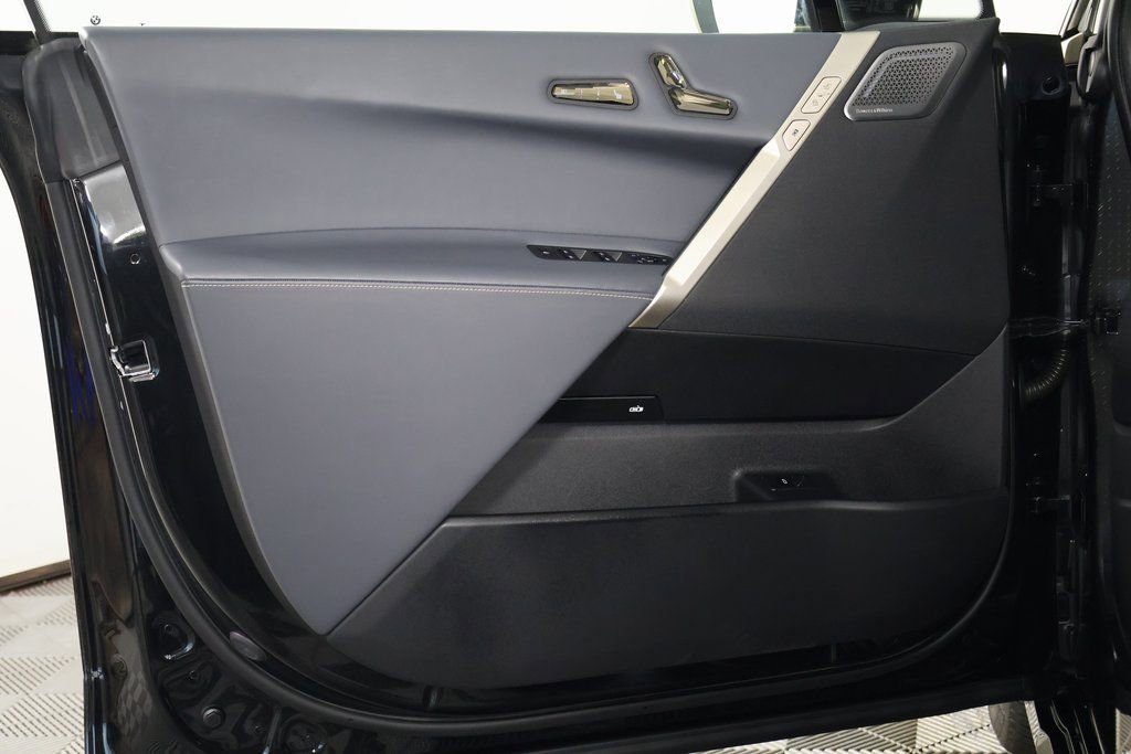Used 2023 BMW iX M60 w/ Executive Package image 12