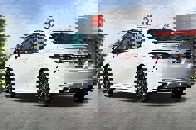 Used 2024 Toyota Camry SE image 6