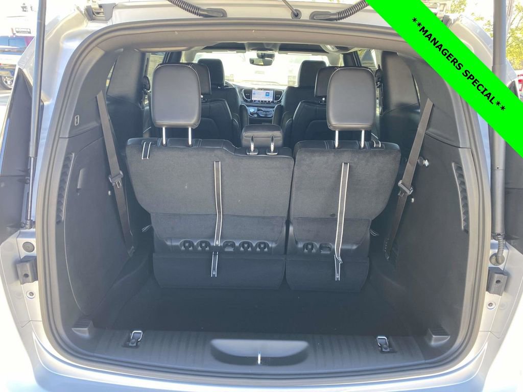 New 2026 Chrysler Pacifica Select image 5