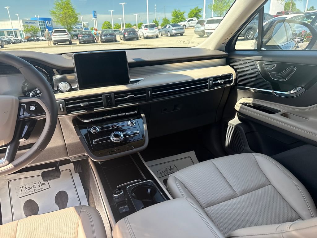 Used 2022 Lincoln Corsair AWD w/ Equipment Group 101A image 15