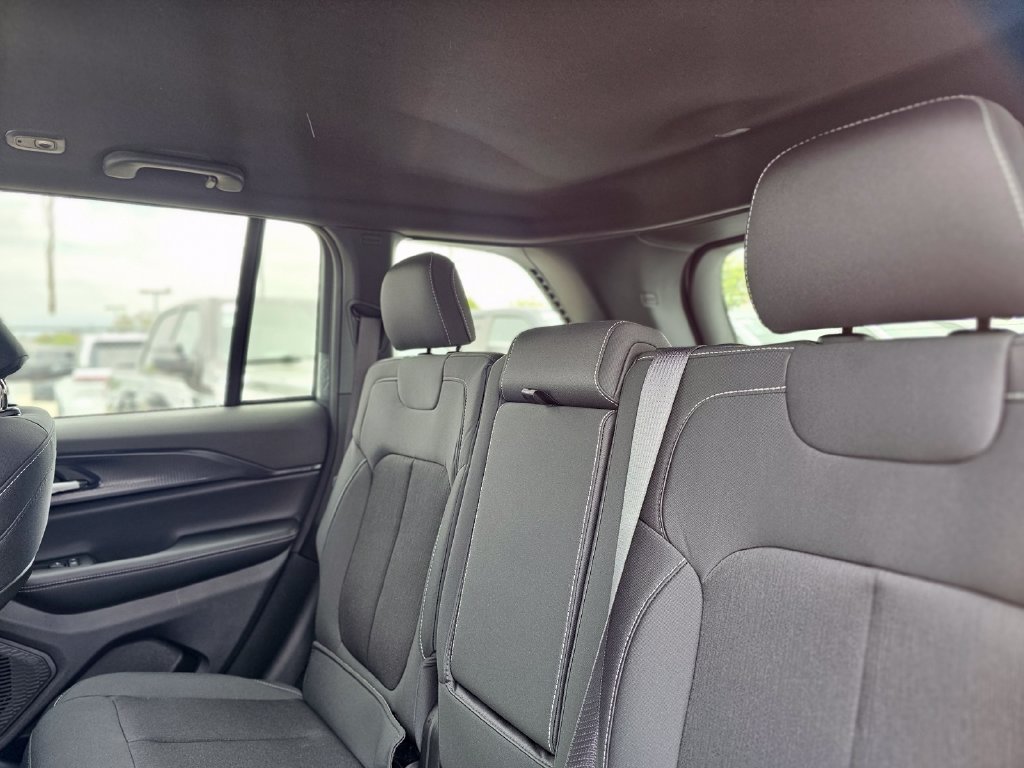 New 2026 Jeep Grand Cherokee Laredo RWD image 21