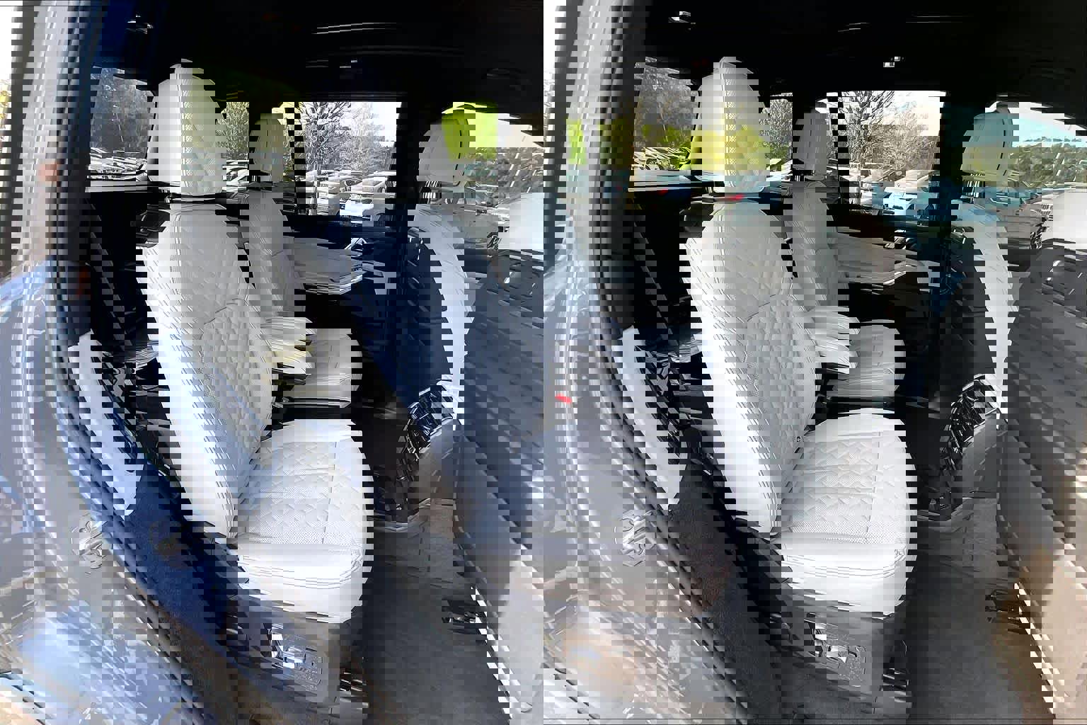 Used 2026 BMW X7 xDrive40i w/ Executive Package image 19