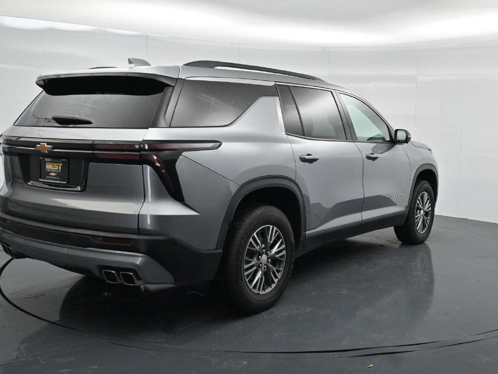 Used 2024 Chevrolet Traverse LT FWD image 7